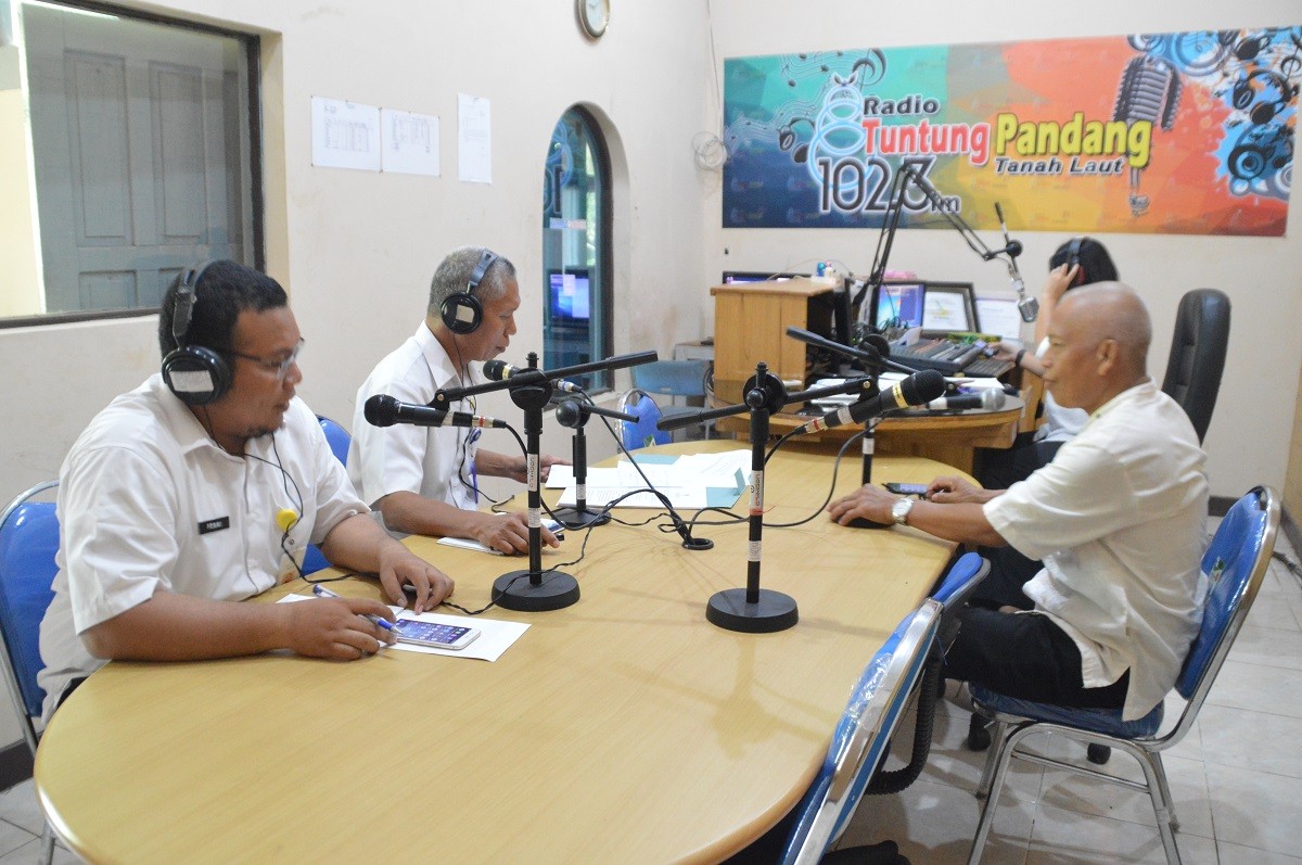 Talk SHow  (Tanah Laut Menyapa)  LPPL Radio Tuntung Pandang FM 102.3 MHz :  Seleksi CPNS Tahun 2018 (Part 2)
